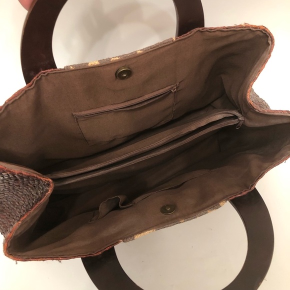 Elegant Brown Woven Tote with Leopard Accent - Picture 4 of 13